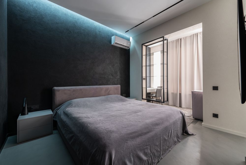 Wall-mounted air conditioner in a clean room